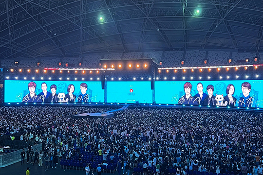 1400㎡，mile米乐集团龙腾LED透明屏点燃五月天新加坡演唱会！